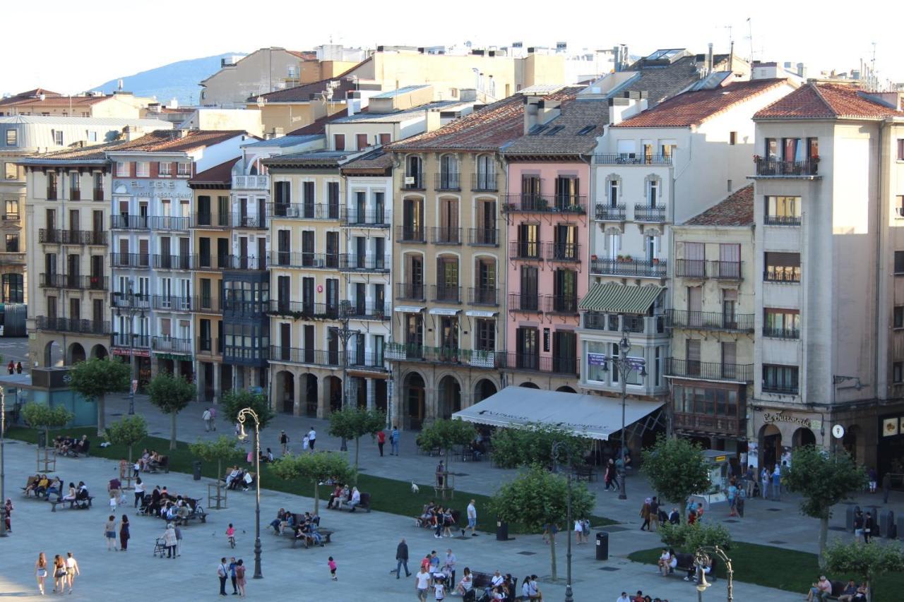 Gran Hotel La Perla Pampeluna Zewnętrze zdjęcie The Plaza de la Virgen