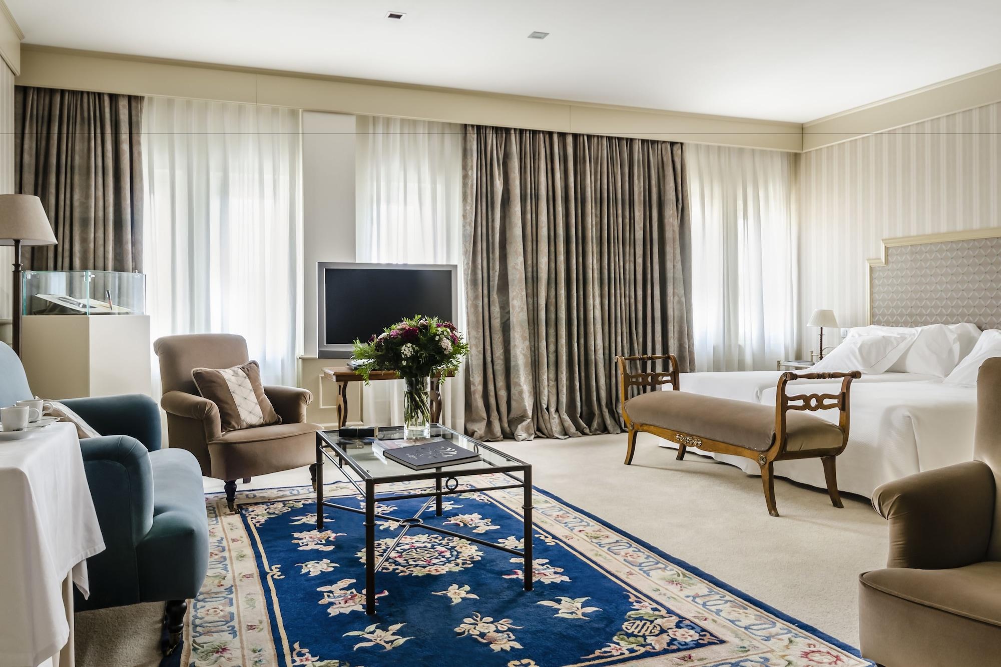 Gran Hotel La Perla Pampeluna Zewnętrze zdjęcie A suite at the hotel