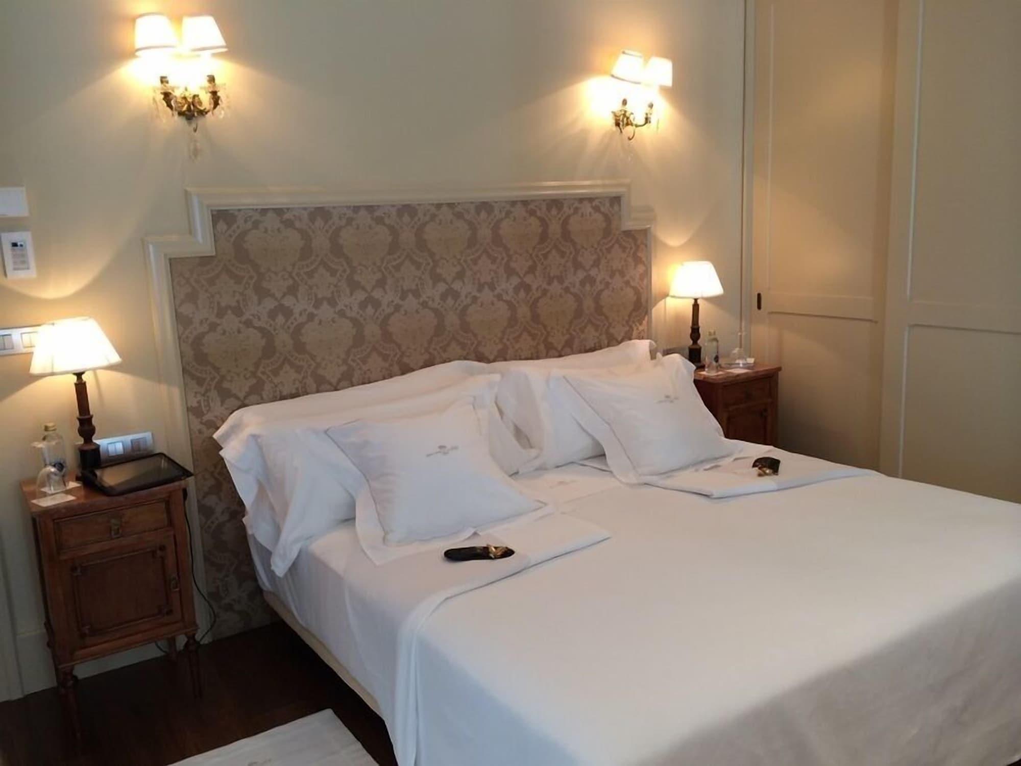 Gran Hotel La Perla Pampeluna Zewnętrze zdjęcie A bedroom at the hotel