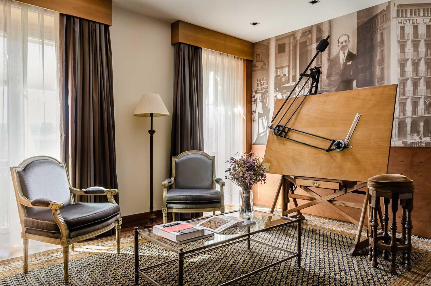 Gran Hotel La Perla Pampeluna Zewnętrze zdjęcie A drafting table