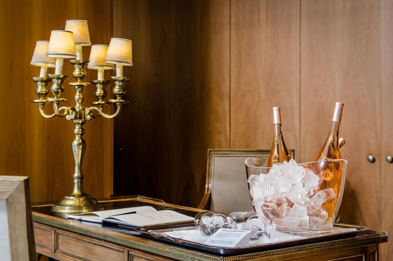 Gran Hotel La Perla Pampeluna Zewnętrze zdjęcie Champagne in a champagne bucket